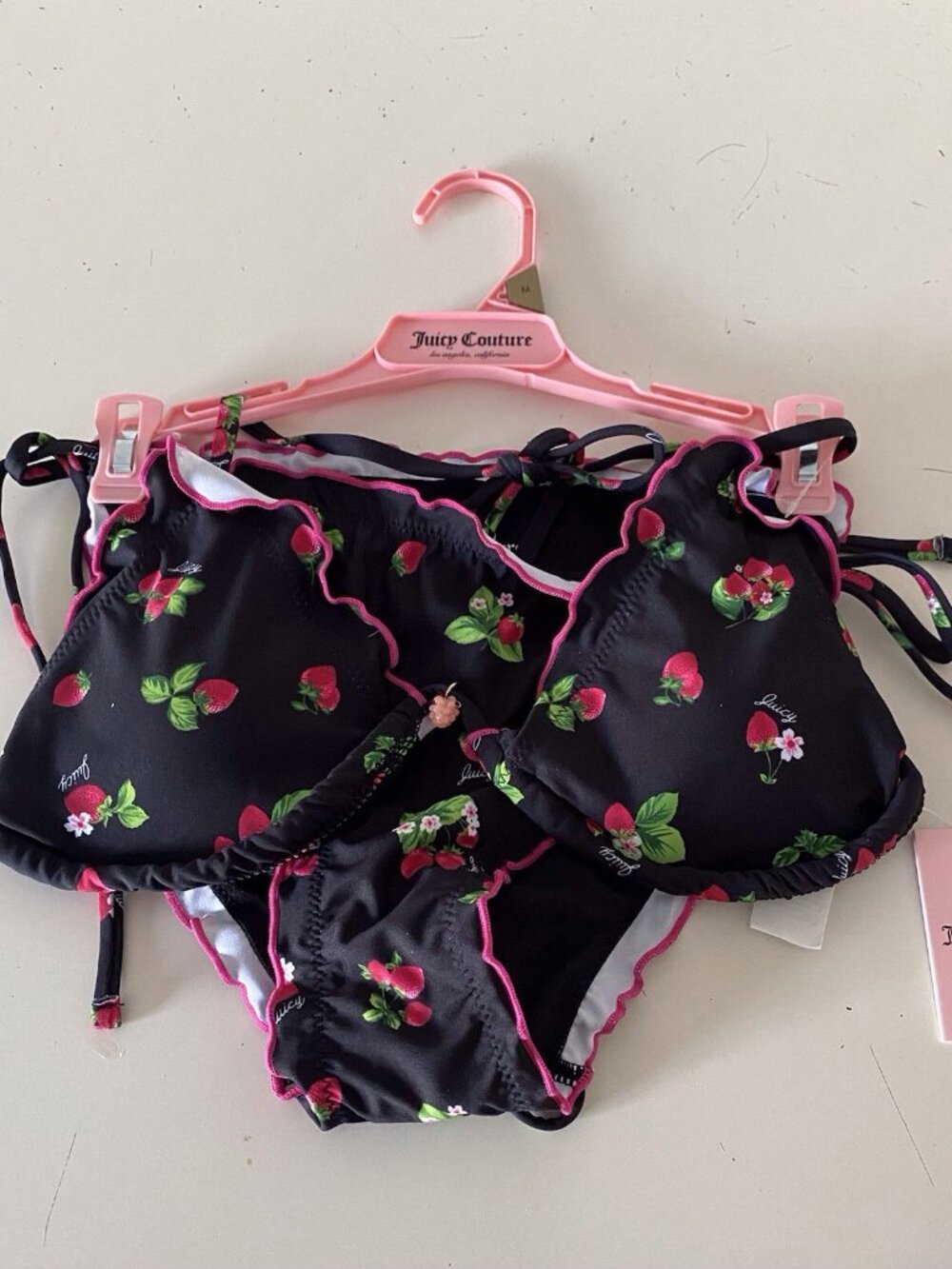 Juicy Couture Lettuce Trim Contrast Triangle Bikini Sz M‎ Strawberry Ruffle NEW
